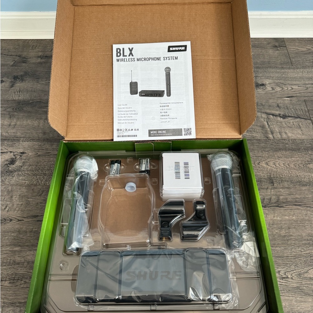 Shure BLX288/PG58 UHF Wireless Microphone System 2 mics 500Mhz